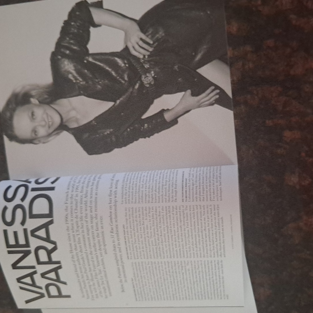 Chanel Magazine - Picture 2 of 5